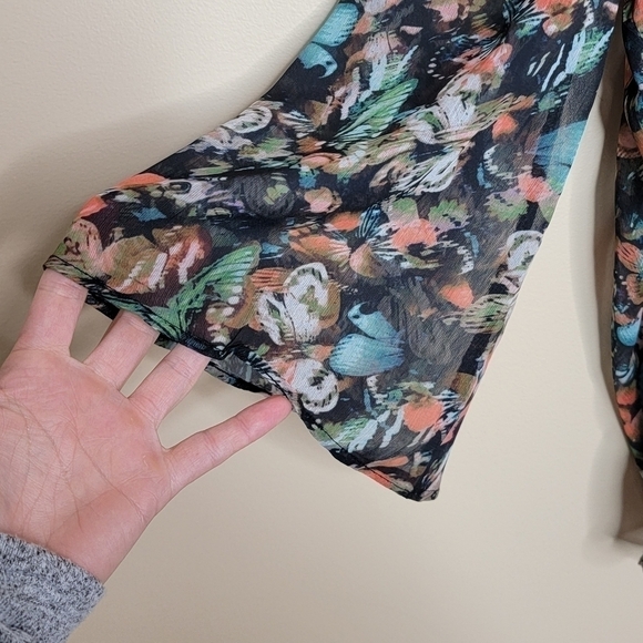 Jessica Simpson | Dark Floral Semi-Sheer Blouse with Pintuck Detail Size XS - Picture 2 of 6